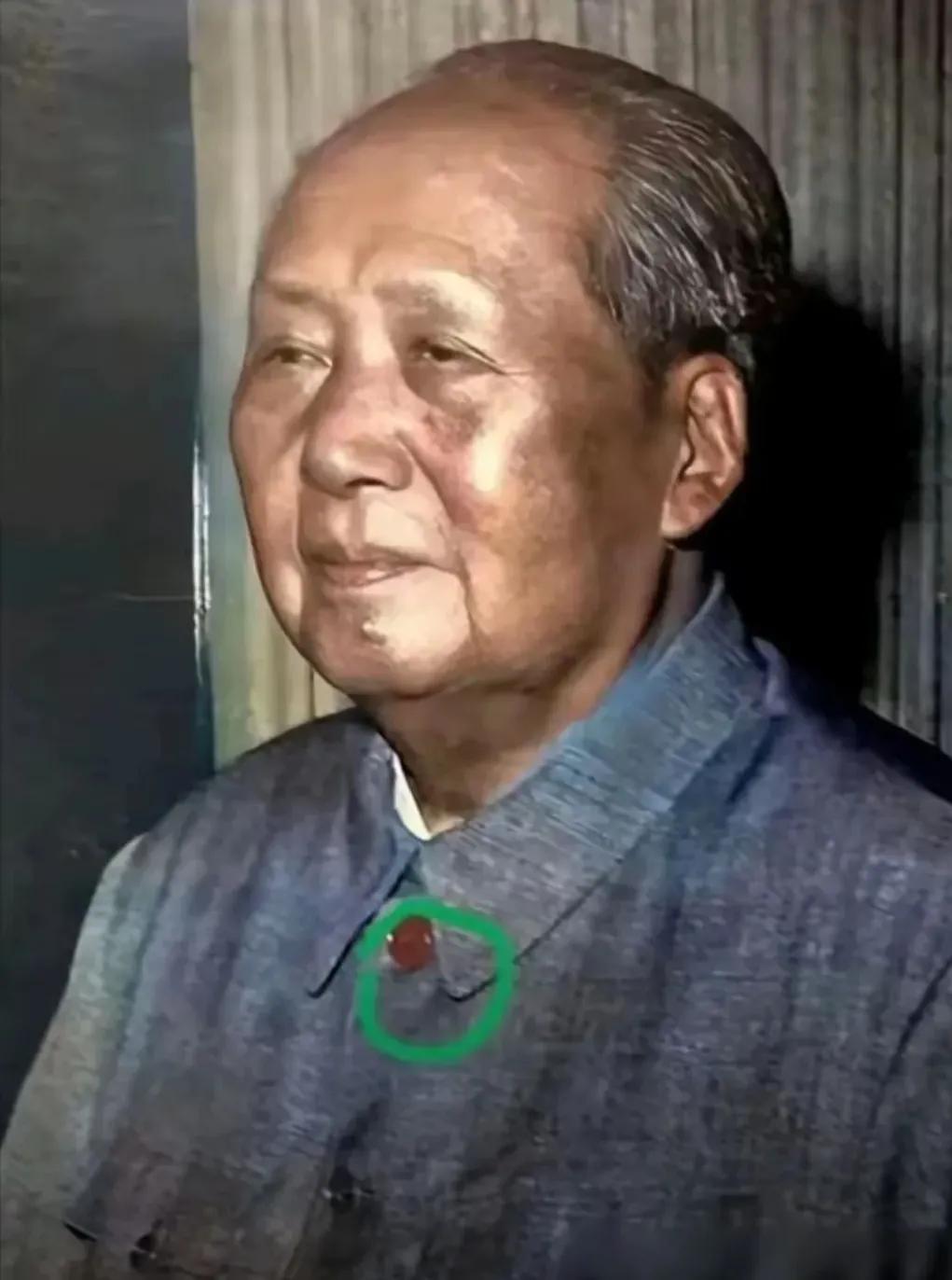 当你看到毛主席他老人家这幅照片时，你有何感想呢？是不是致敬他老人家呢？他带