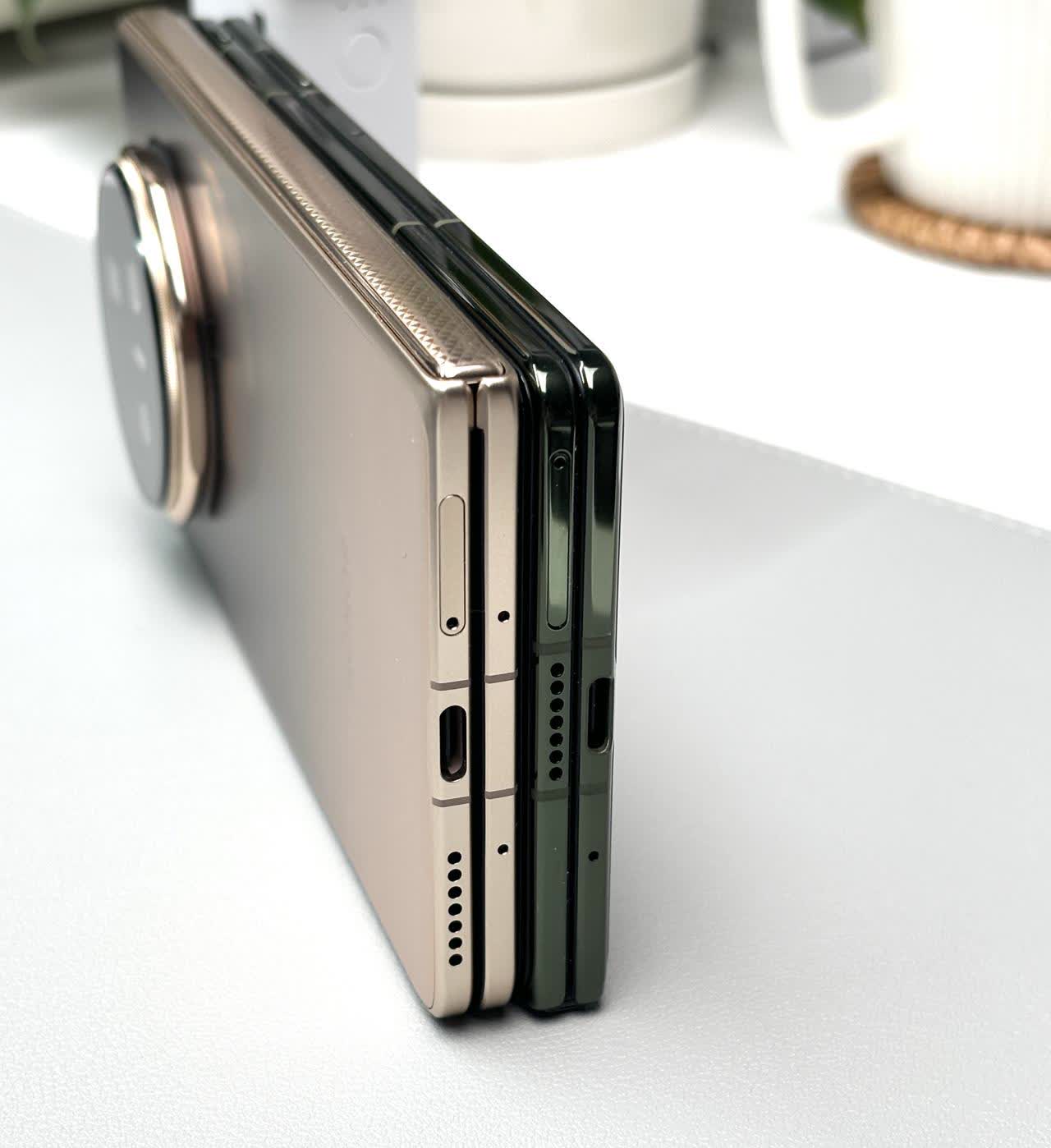 荣耀MagicV5对比vivoXFold5，目前最强的两款大折叠，可以说是