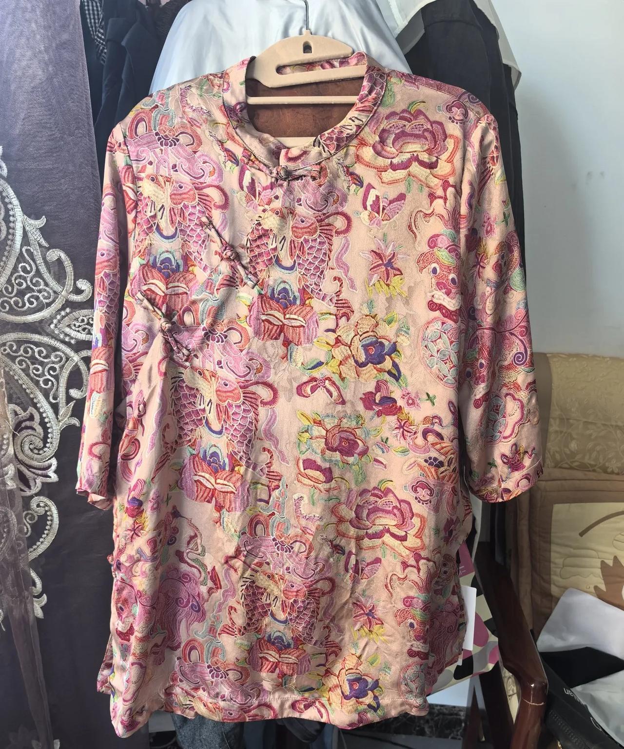 人到中年到底该不该再买衣服？我虽然再有两年就退休了，但是一辈子就