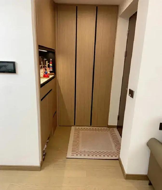 前阵子上海表姐新房，一进门10厘米下沉玄关竟让雨水沙粒全卡住，客厅瞬间零污渍？这