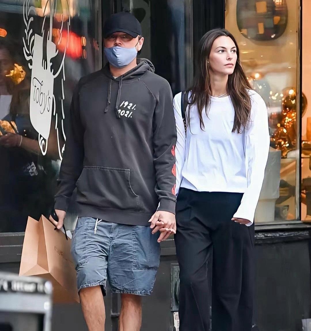 不怪小李子对她情有独钟，确实美若天仙！