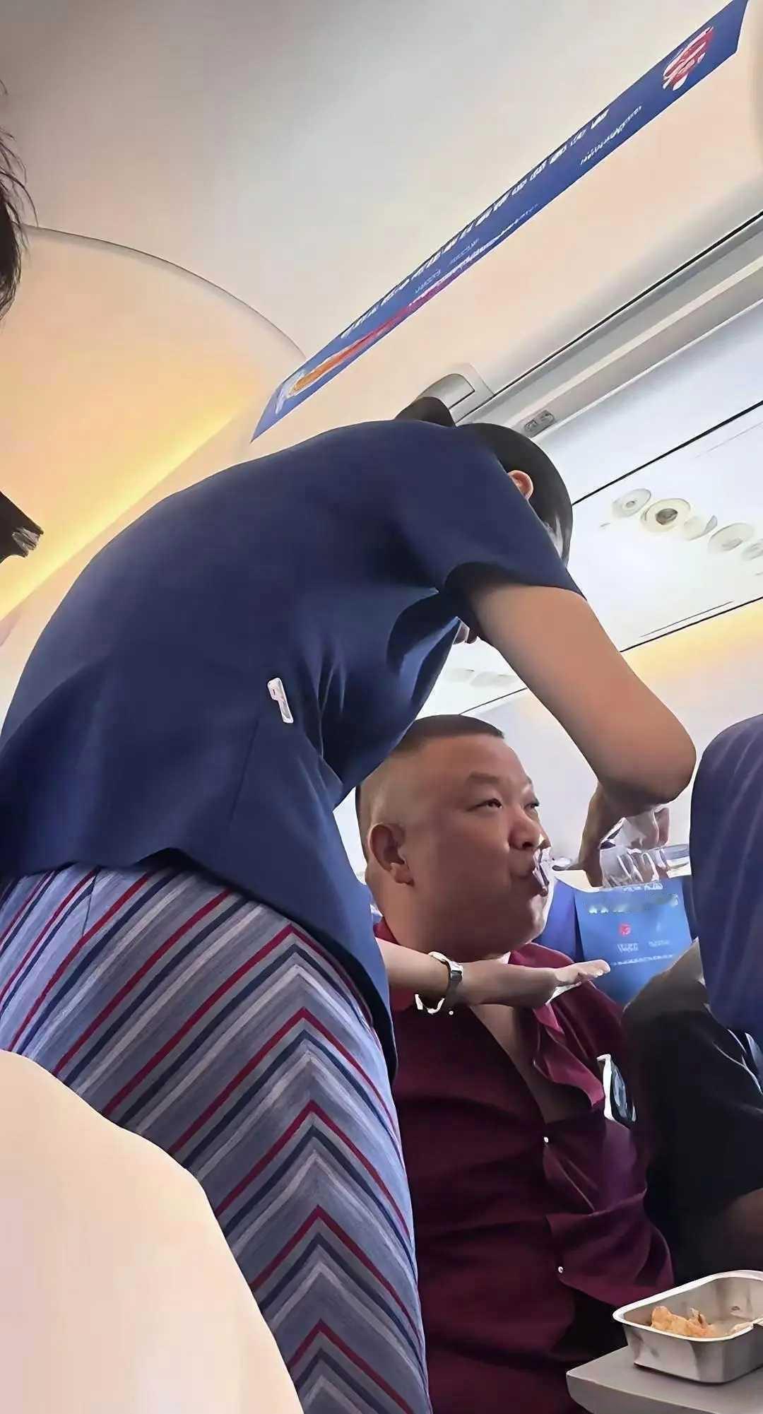 为这个空姐点赞