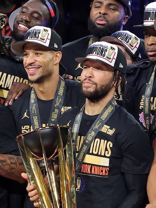 据报道，布伦森、约什-哈特，一些高薪球员，以及主教练迈克-布朗将杯赛夺冠奖金拿出