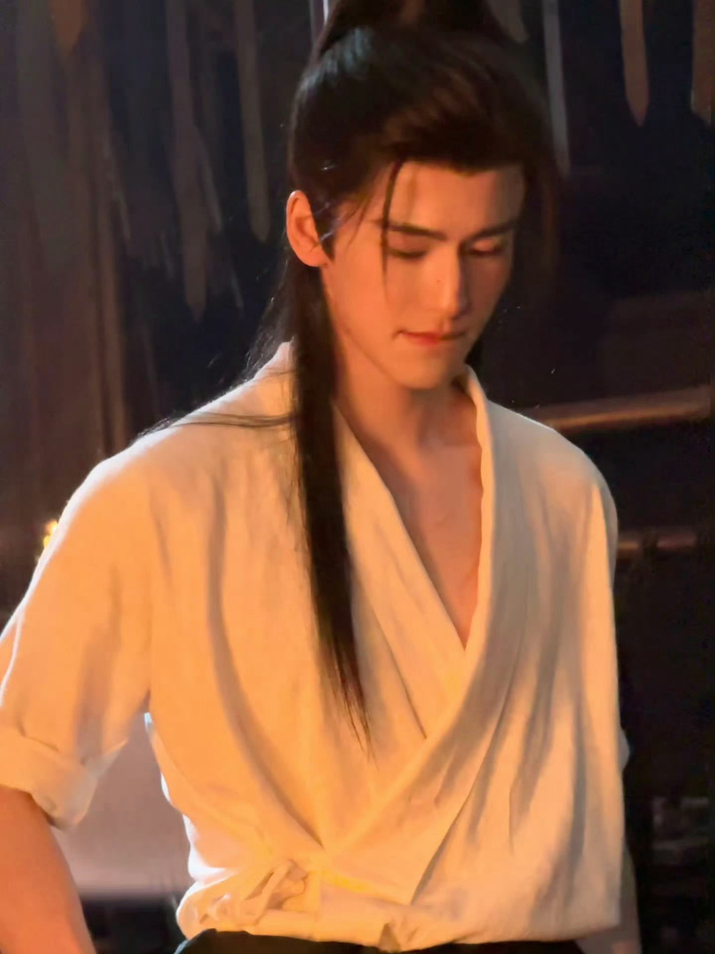 张凌赫剧组碎片解锁武安侯的片场摸鱼时刻！随便一个动作都好苏啊小派能循坏一百遍