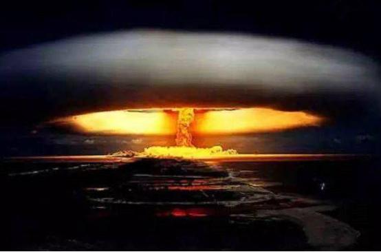 理论上来说，氢弹威力确实上不封顶，但是核武器有个不成文的规定：扔不到对方头上去，