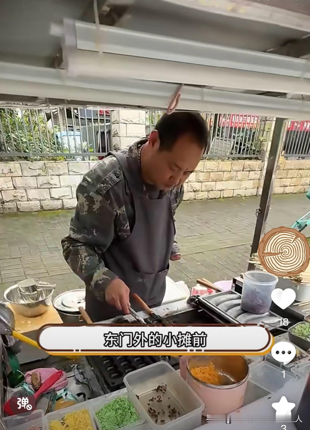 这绝对是我今年听过最狠的“报复”。成都中医药大学门口，一帮大学生疯狂排队，不为