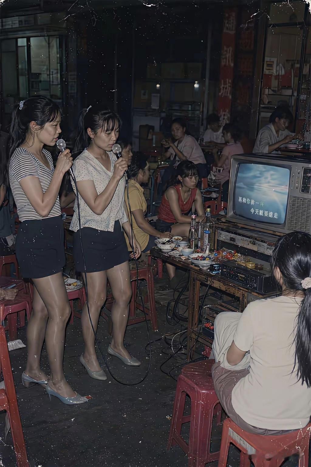 这就是九十年代夜市上的KTV的鼻祖卡拉OK，80后满满的回忆，一元一首点唱。