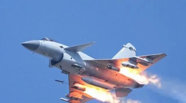 印巴空战刚过去11天，一个更大噩耗传来，英国瑞士彻底破防了：中方这次怎么不按照常