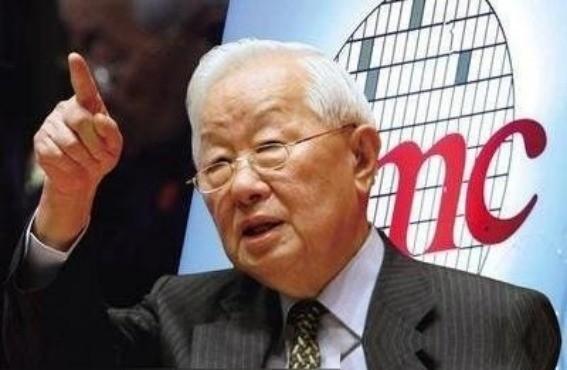 台积电创始人张忠谋，曾经受访时再次语出惊人：“我真的认为，我的国家——美国，仍然