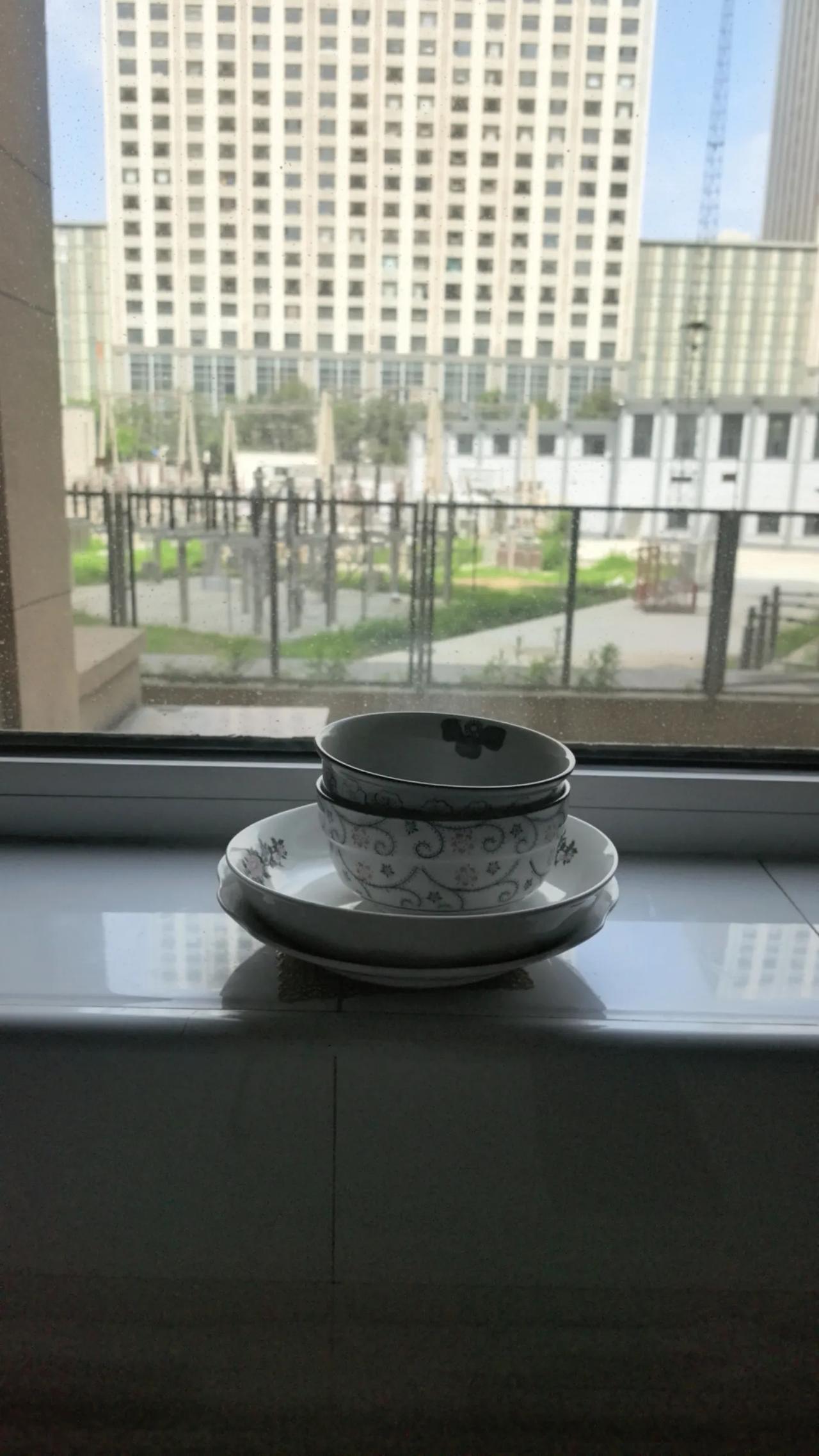 有人聚的地方总是想着收费。在呼和浩特市赛罕区的一个广场上，每天晚上都聚着上百人跳