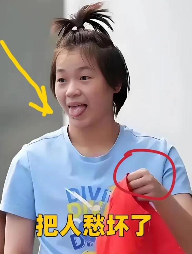 不知道全红婵的父母忧不忧虑！反正我忧虑极了！她小小年纪就进了跳水队，基本没学