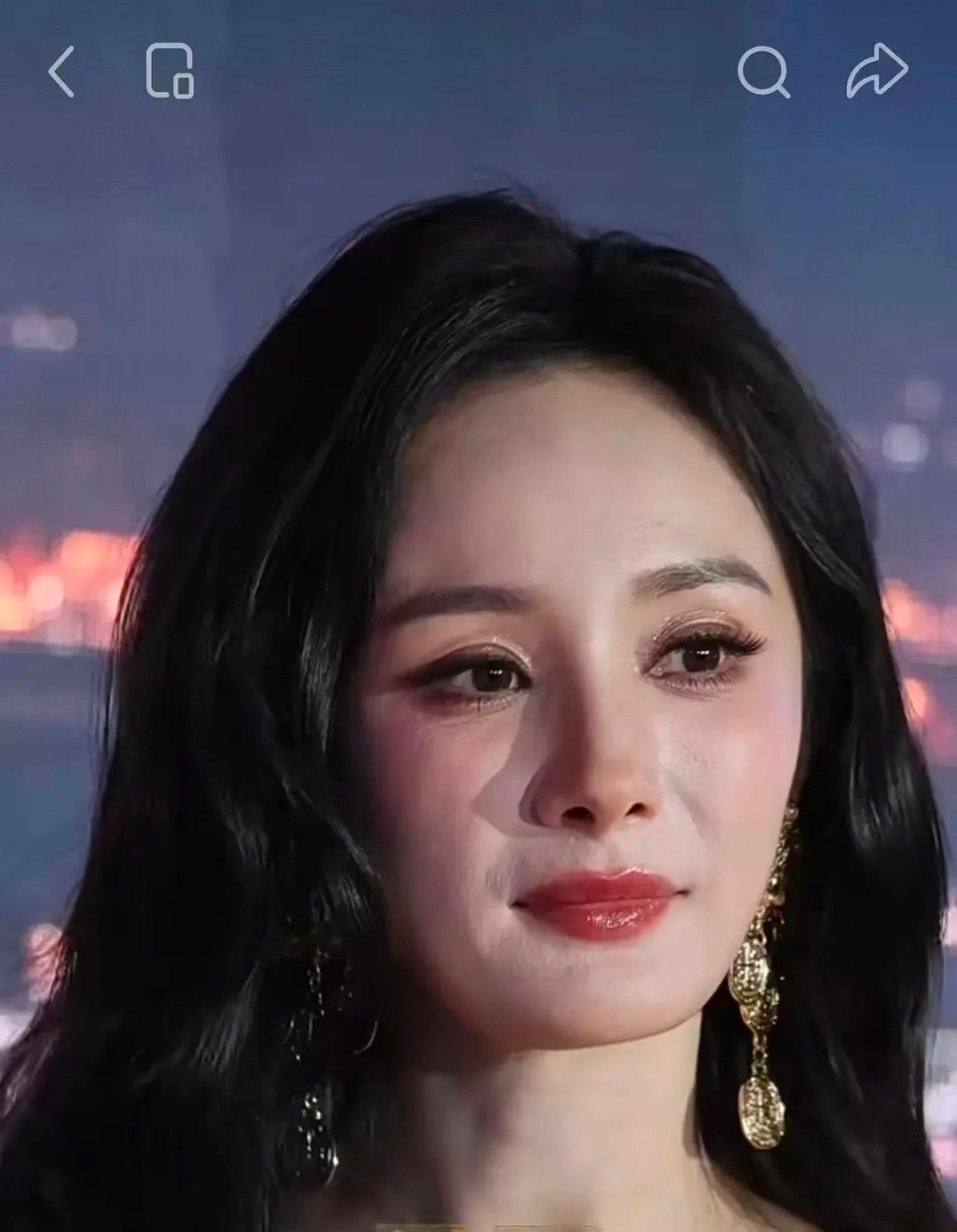 杨幂的脸也能看出岁月的痕迹了啊​​​