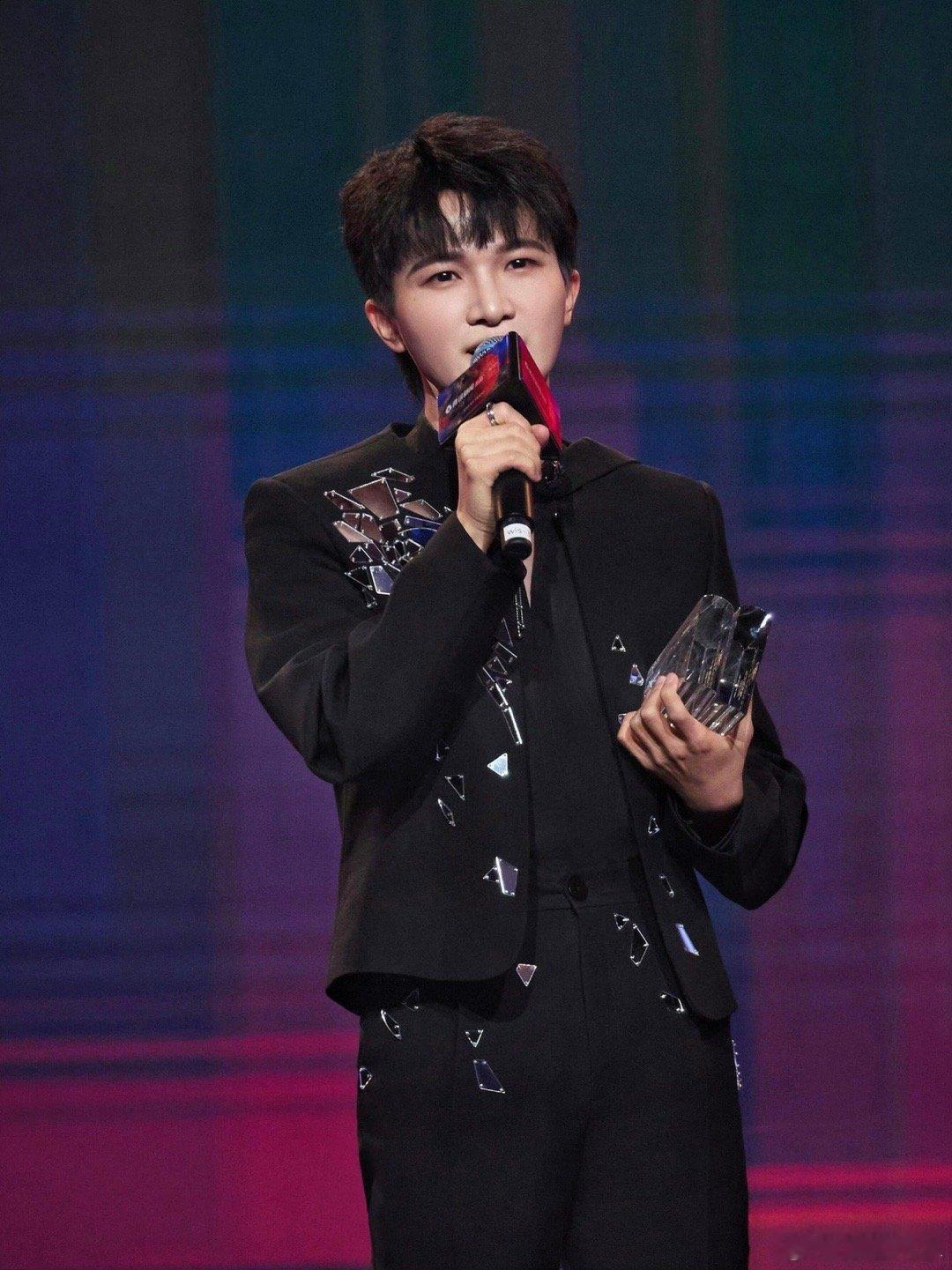 为什么「有大事，找周深」成了行业共识？周深