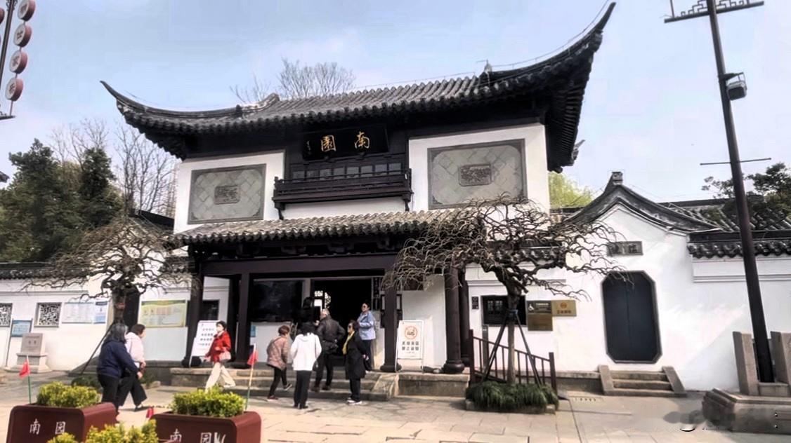 春日漫步太仓南园，一步一景皆是江南水墨画卷春日晴和，闲游太仓南园，将江南文脉
