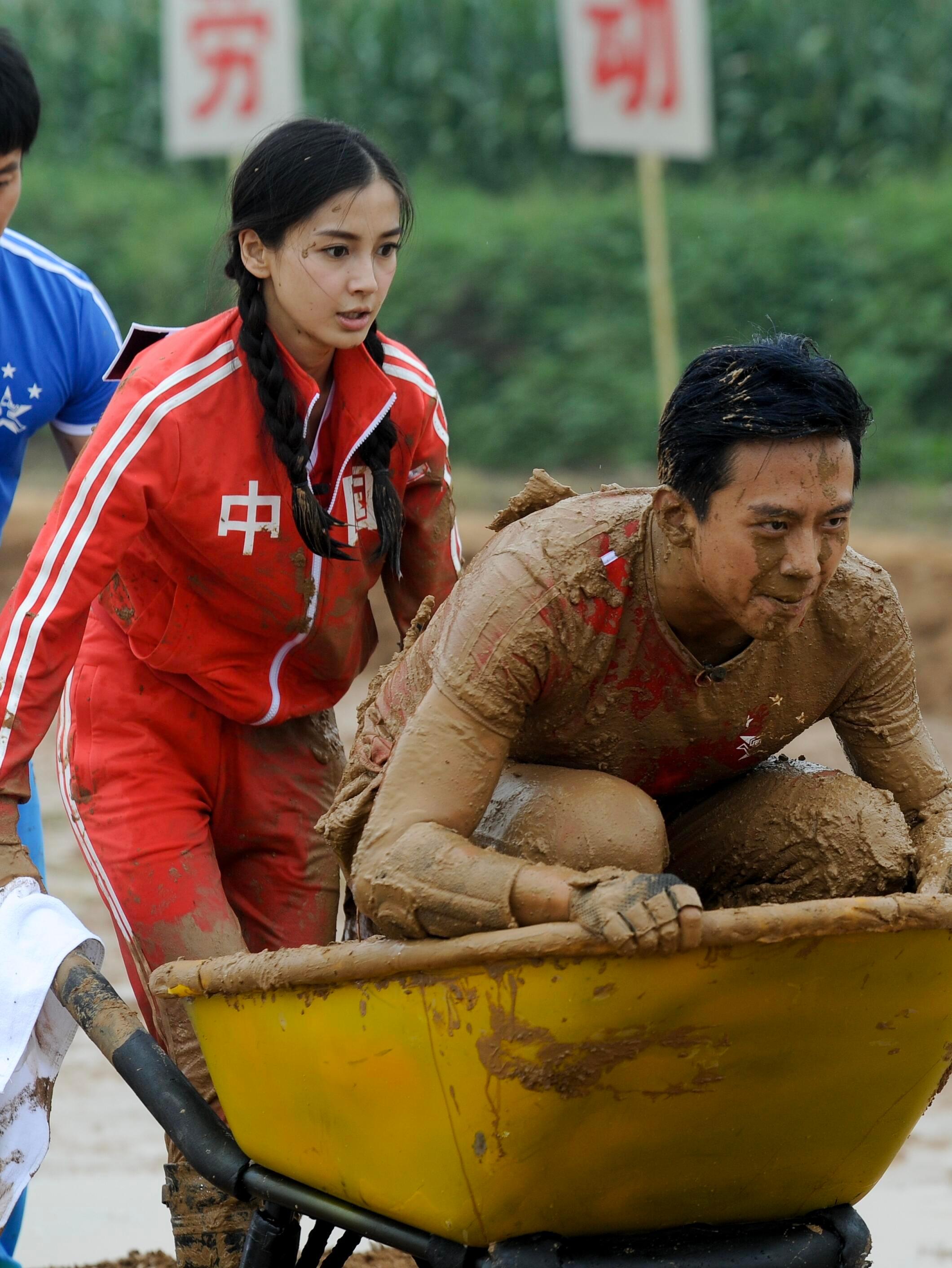 想赢的人脸上是没有笑容的重温当年跑男，那个时候玩游戏大家都是超级认真的，邓超一脸