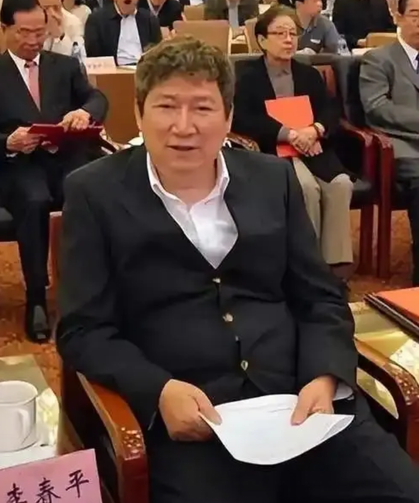 1993年，这个继承了女人60亿遗产的男人，终于吐露出了自己的真实想法，“她比我