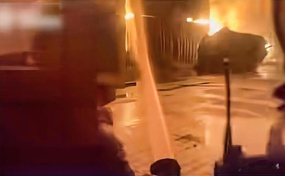 12月26日凌晨的最新消息，速报，全都不容错过，第三条： 乌军打击俄炼油厂：当地