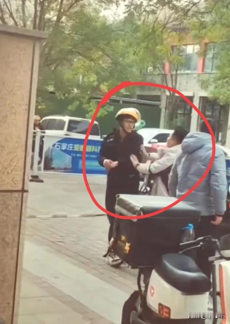 外卖小哥拿回属于自己的工资有什么错？谈好的单价领工资的时候就变卦，就比如说好给一