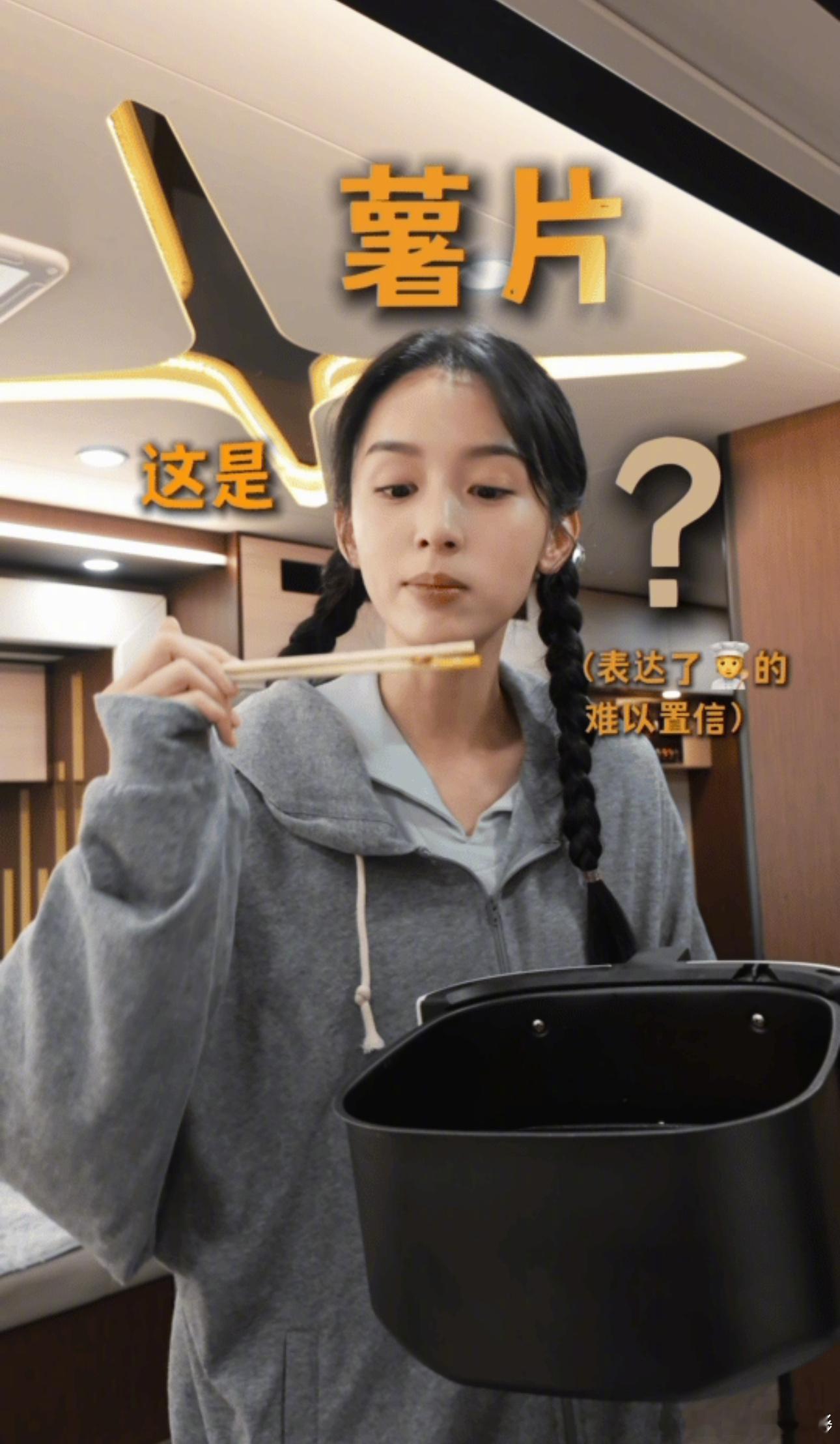 周也邪修式爆改火腿肠没想到火腿肠还能这么吃。编织造型好看又入味，烤好后香味四溢