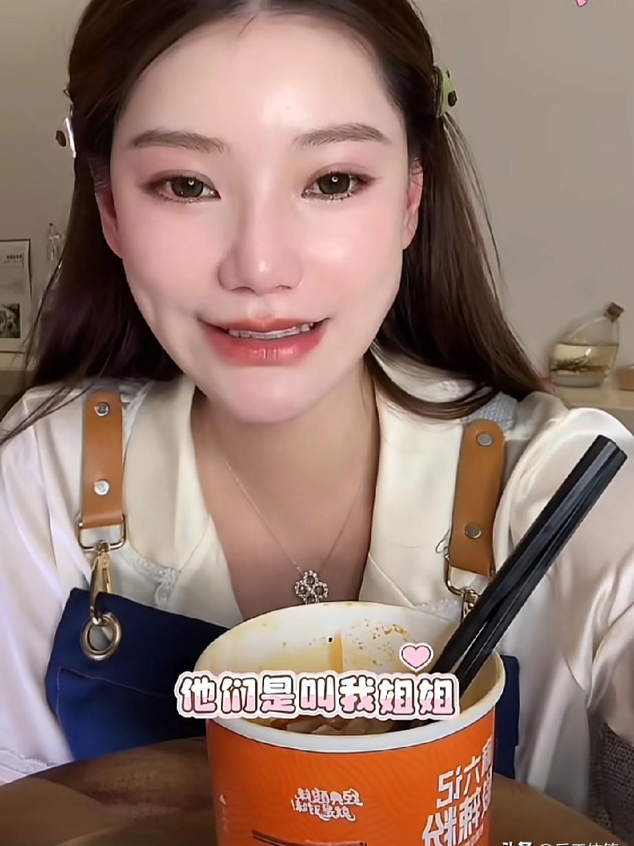 孩子喊她姐姐，父亲逼叫阿姨，31岁的马筱梅怎么想？两年前初见8岁玥儿和10岁霖