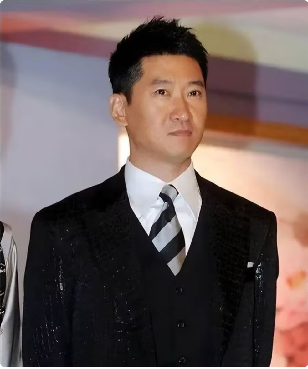 他是唯一到场支持李亚鹏的明星，靠种地身价过亿，55岁仍无妻无子