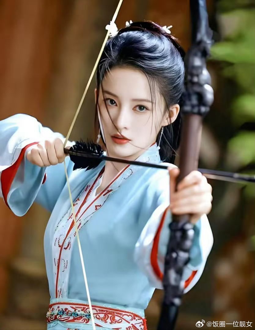 都说李沁李一桐长得像，但为啥一个扑剧一个扛剧？