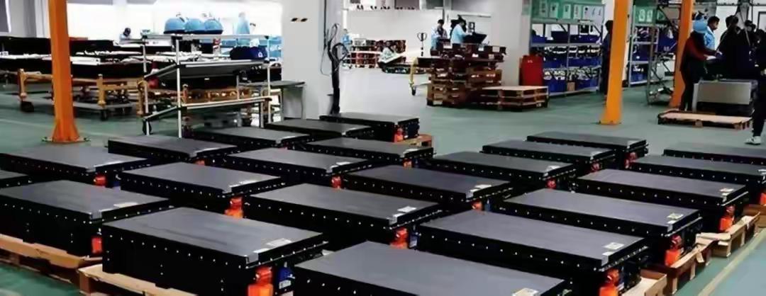 16万8落地的电车，开6年，二手车商只给3万8。另一个更夸张——有人5年跑了