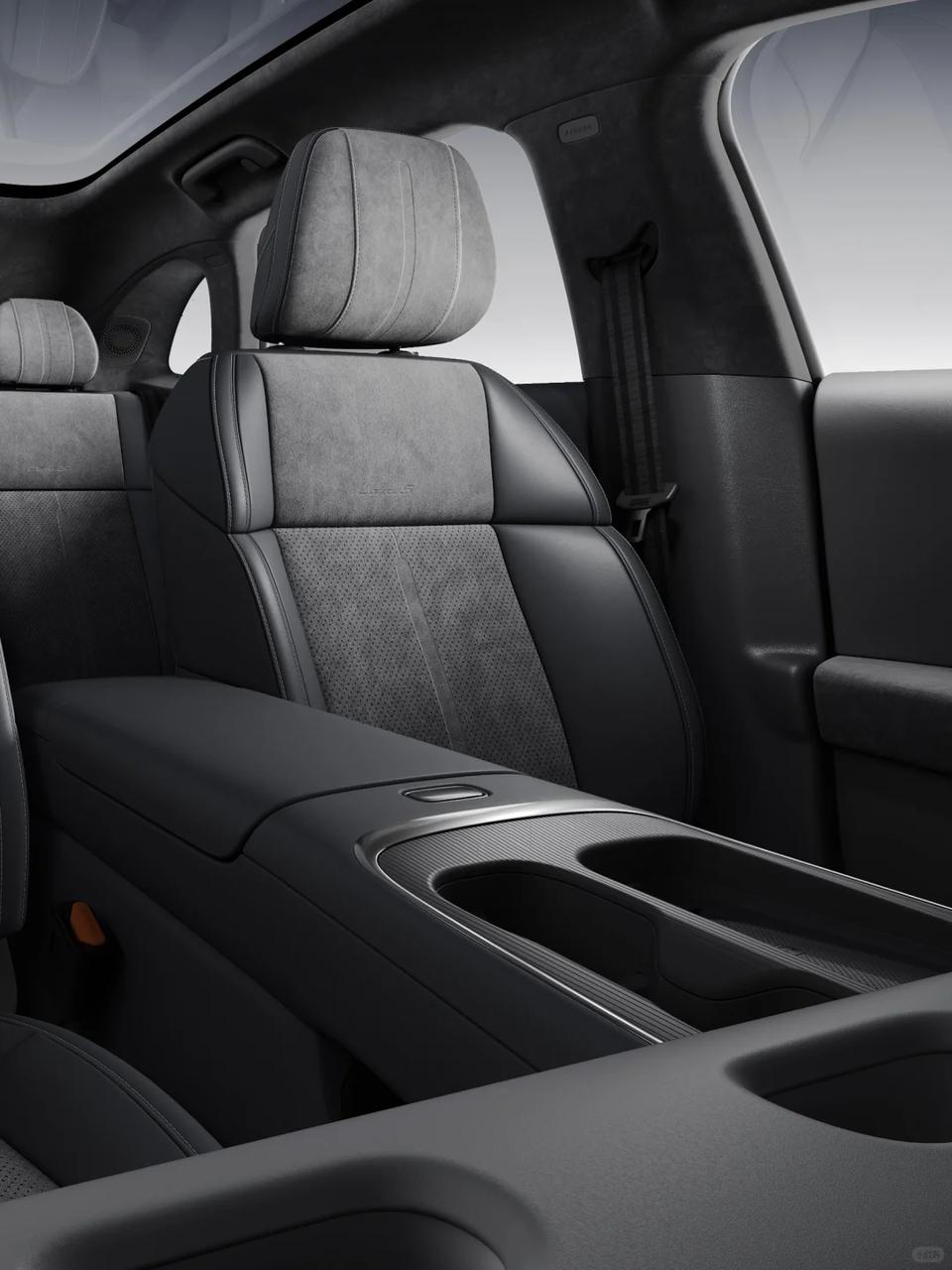 可以说Lafa5贵，但和MG4比就没意思了一直对这种小车情有独钟，MG4到店之