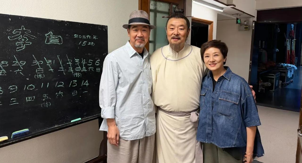 张国立，激动发文！9月6日，深夜，71岁的演员张国立，罕见激动发文，并晒出了几