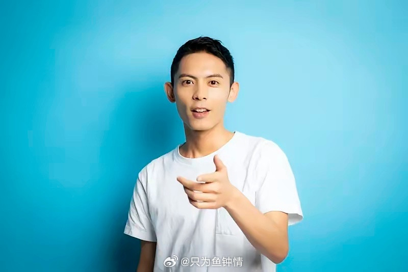 别以为买超对张嘉倪又渣又狠，是感情变了。从心理学角度看，这就是长期处于弱势的人，