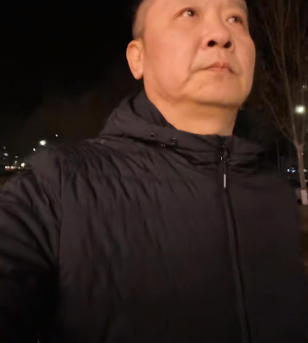 一位退休老刑警说：“没事不要经常和朋友搅在一起，哪怕是过命的交情，家里的事不