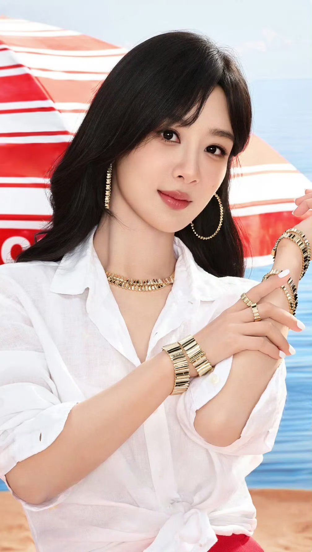 杨紫李祯同一天释出的物料百变杨紫唯一不变的是都好美啊。家业爷爷落地签机车照