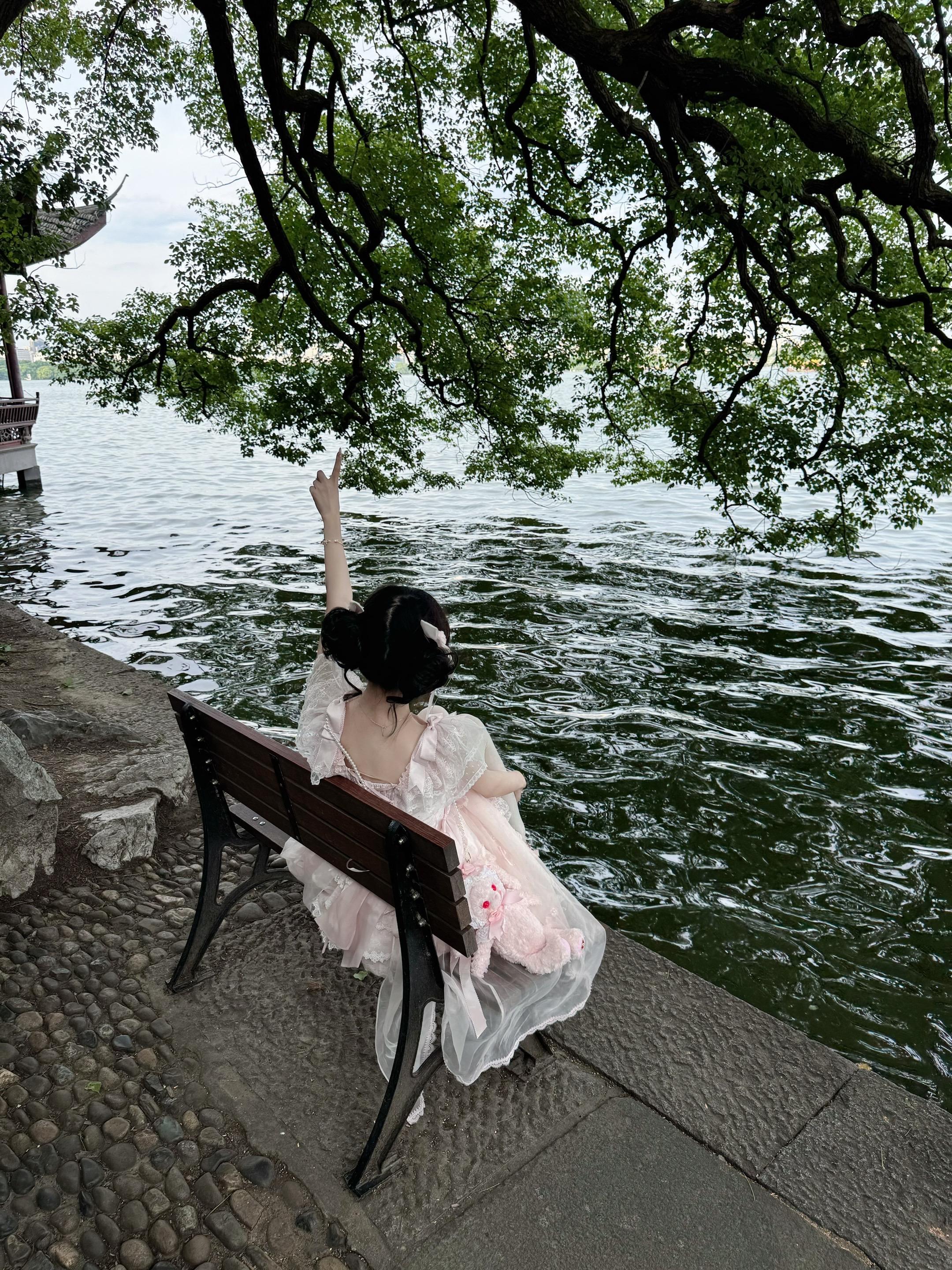 枯木逢春 静水如玉。