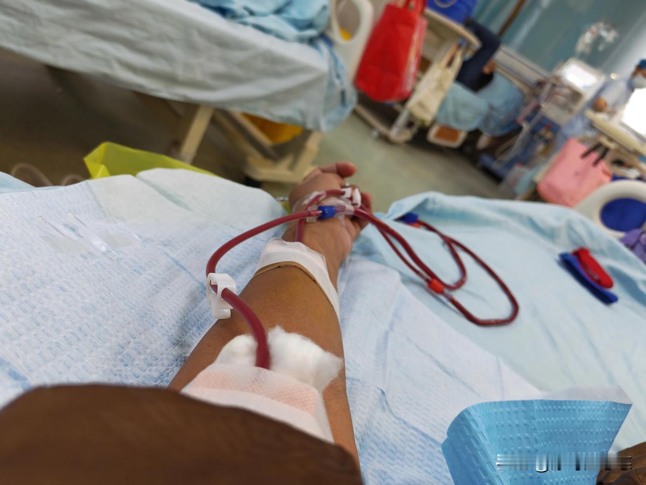 近大半年没抽筋了，今天抽筋太疼了，整个小腿肚像树根，都扭成一条麻花了。