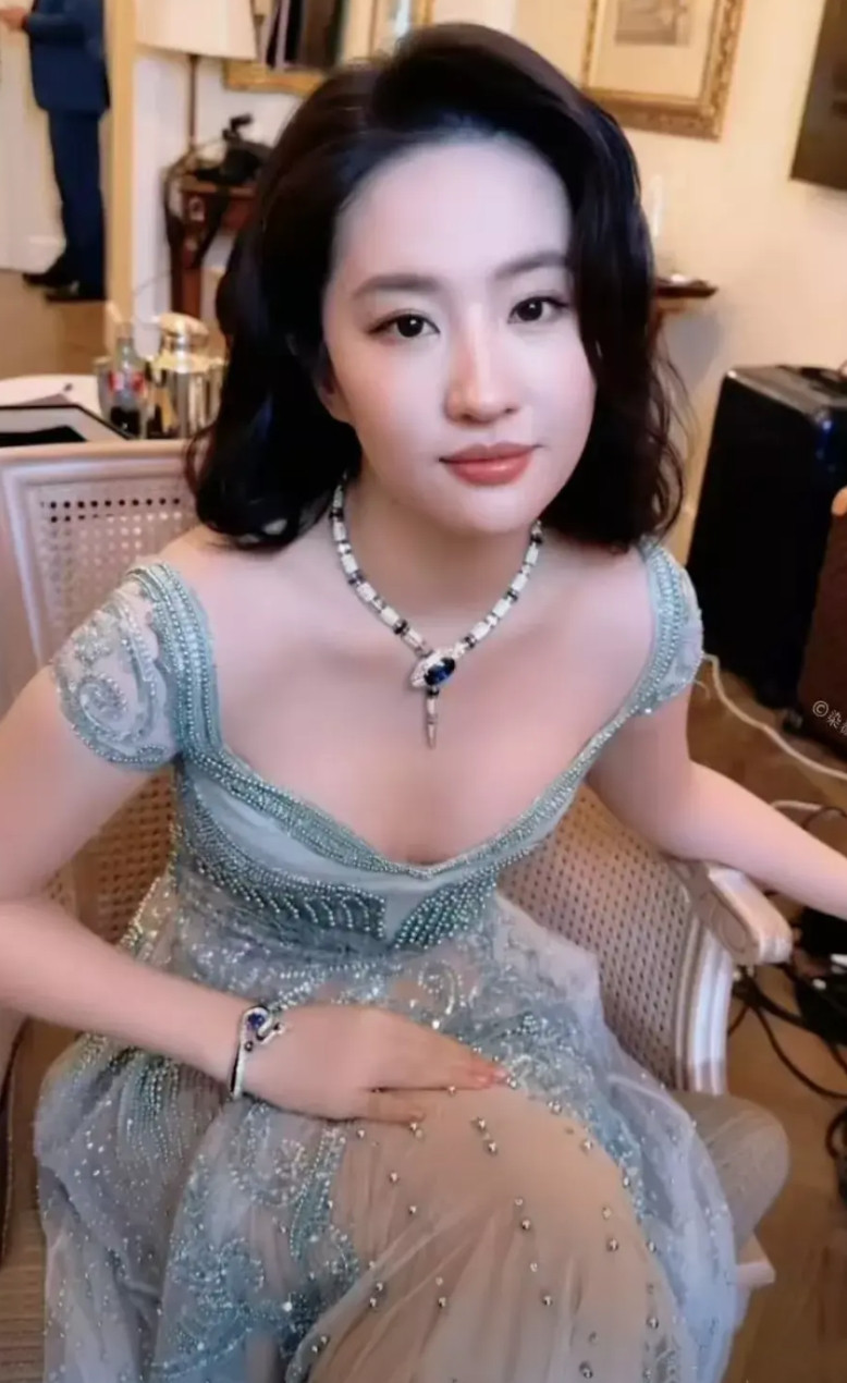 只要刘亦菲不塌房，她有没有演技，真的不重要！她最大的优势，不是资源，也不是性