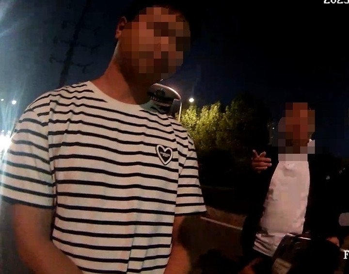 两男子吹气数值雷同 竟是同桌畅饮“难兄难弟”