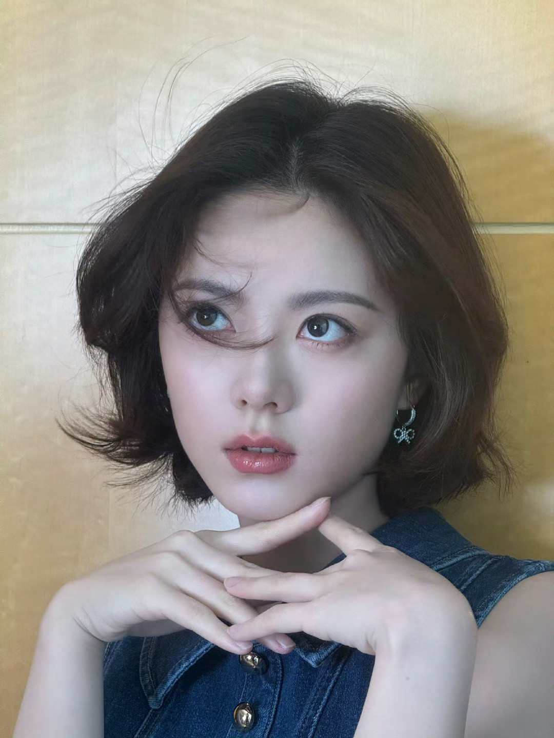 啊啊啊赵今麦权威的美貌！想看黑色大衣的！