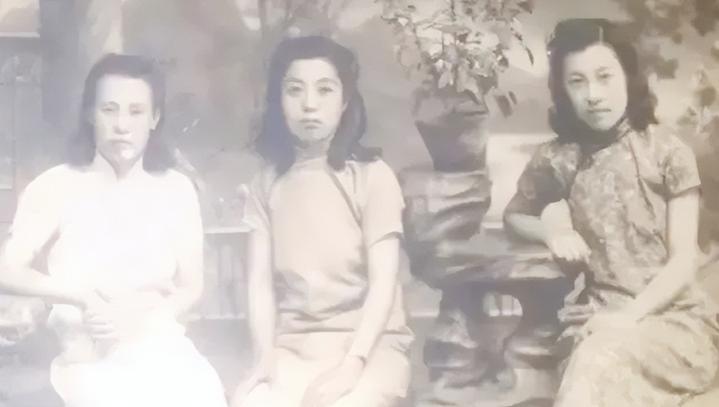 1915年，军阀王德庆娶了15岁的少女当小妾。然而2年后，王德庆就病故，并留给这