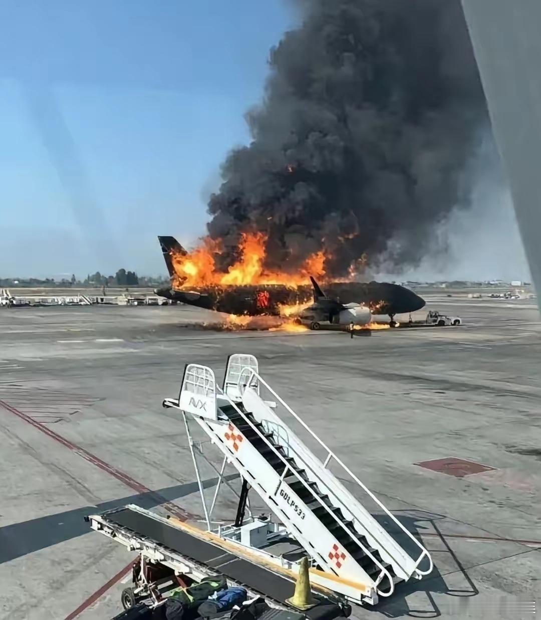 按道理来说，毒贩应该都是因利而聚。老大被击毙，没人给发钱了，应该树倒猢狲散才对，