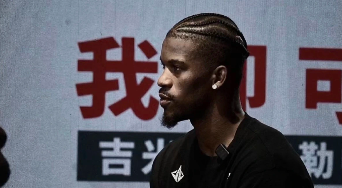 库里此刻回归的意义是什么？首先，接下来的几场比赛包括附加赛可以看一下库里跟铂