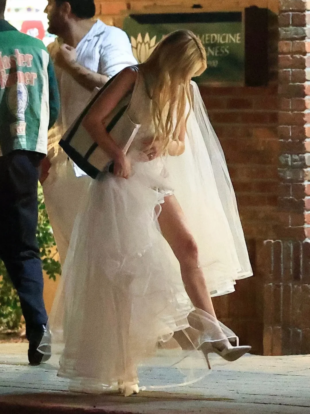 Emma Roberts 婚礼前夜 👰🏻