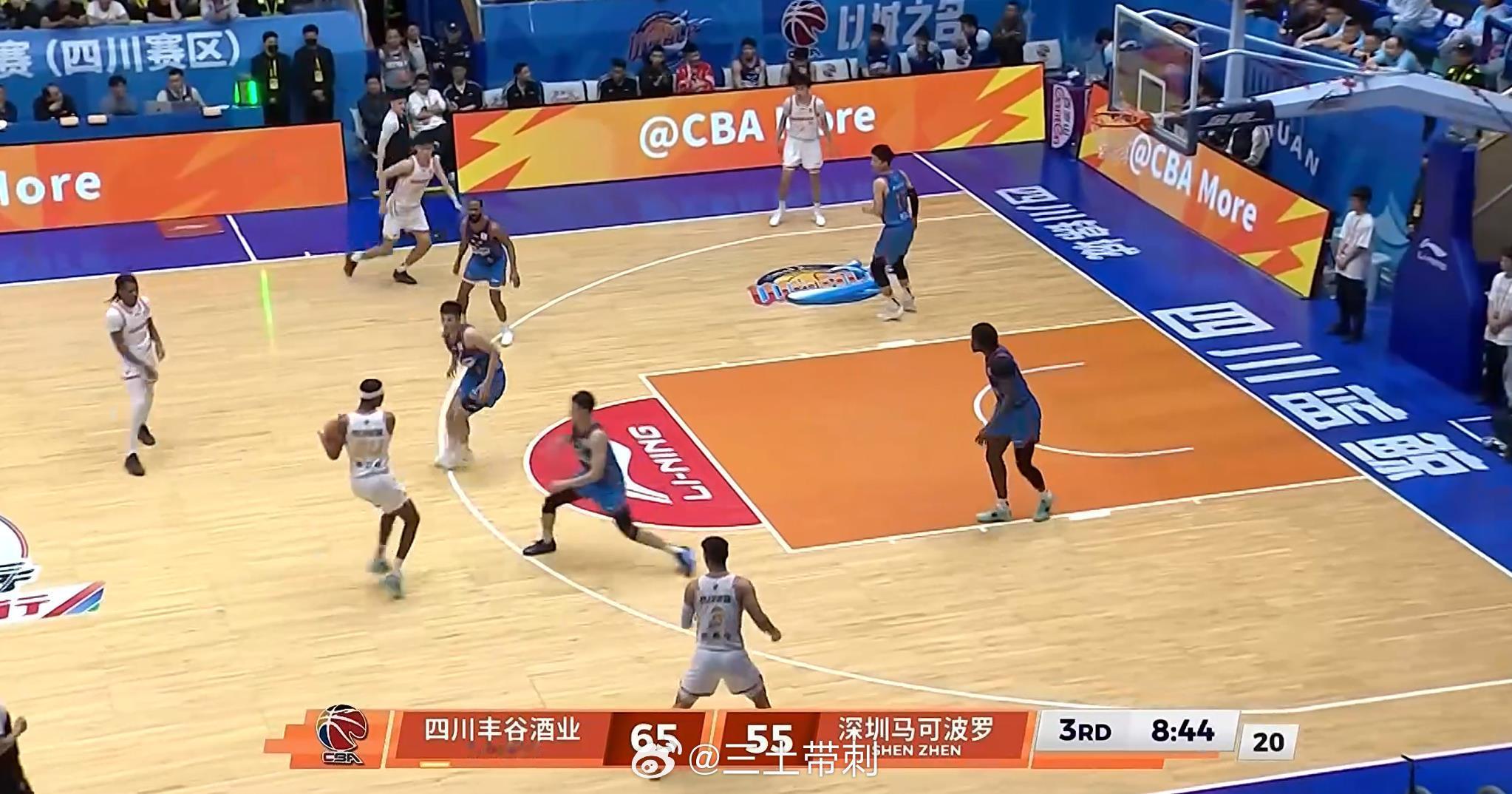 四川男篮vs深圳男篮四川领先10分了，我看一看，哈哈