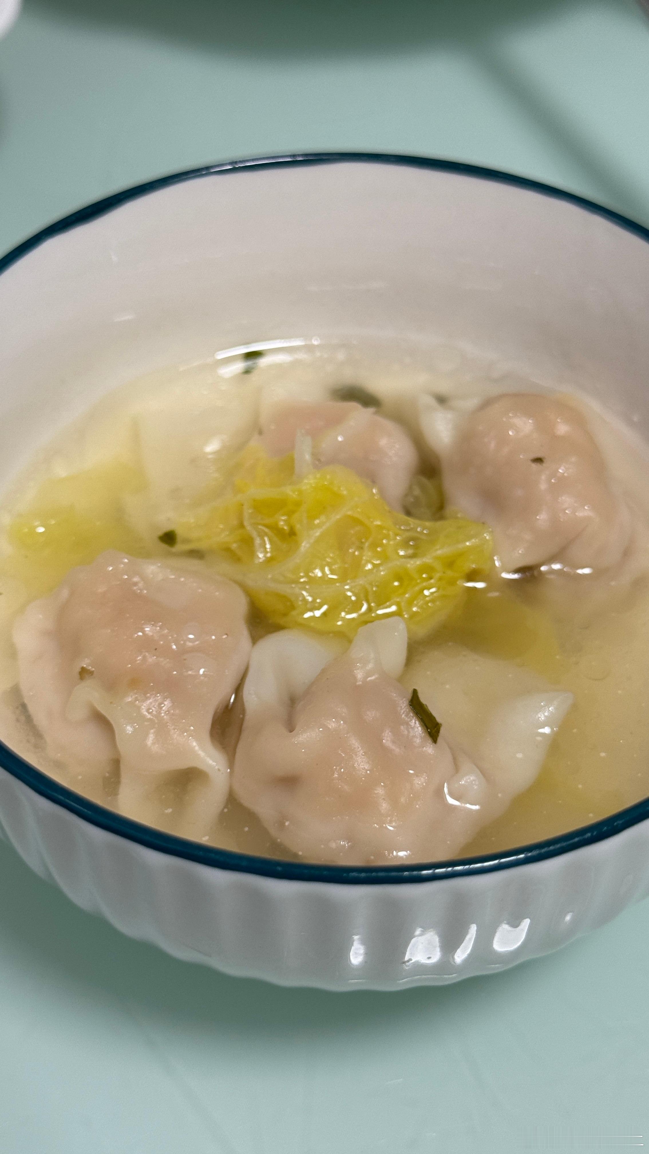 简简单单吃个早餐今早是河马小混沌[大笑][大笑]​​​