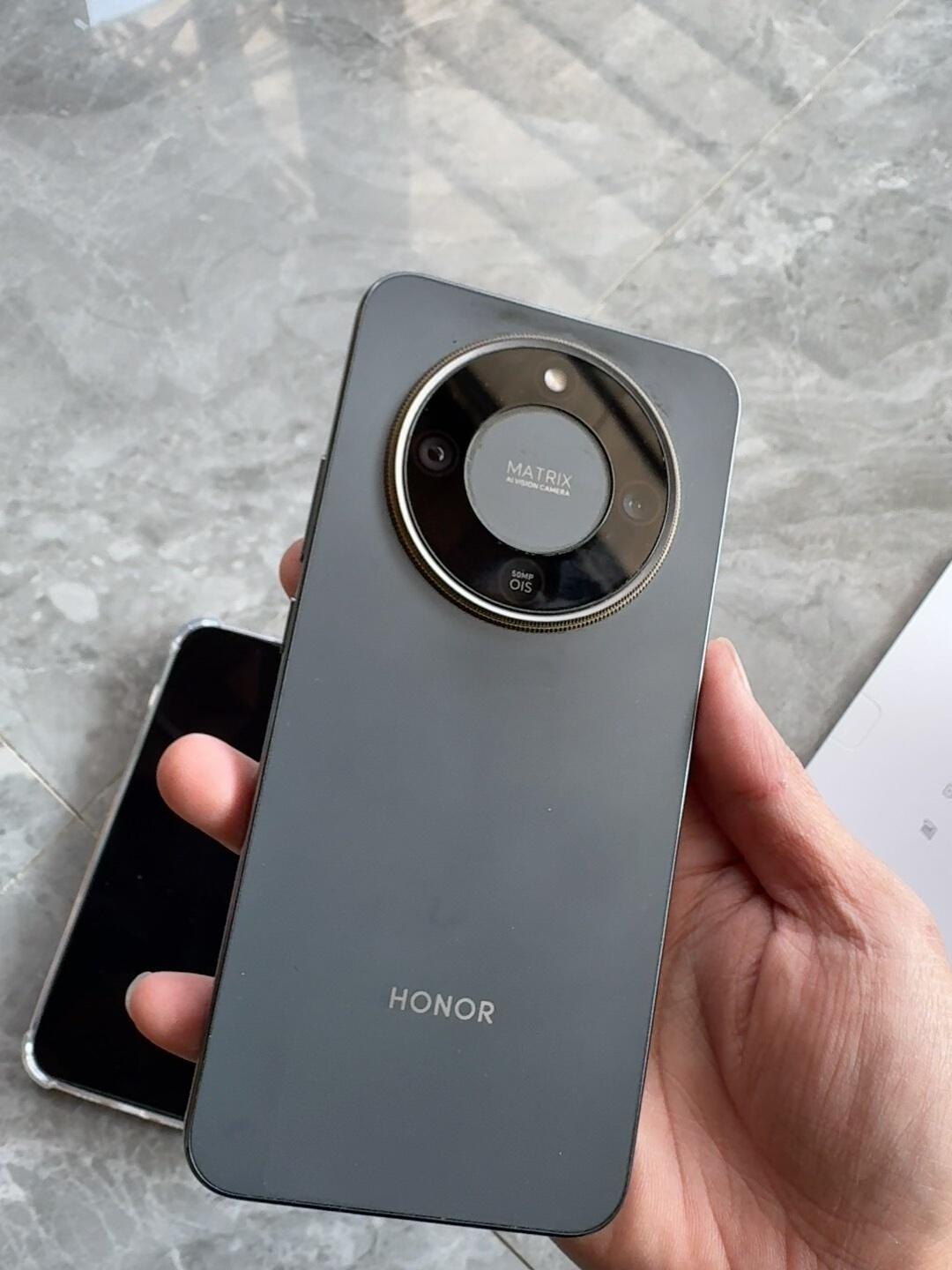 荣耀X70卖爆500万，原来都是这些人在抢！说出来你可能不信，现在跟iPh