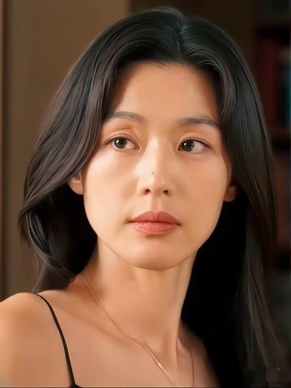看到林允儿发文力挺全智贤后，才知道她们为什么这么硬气不道歉了，不是因为限韩令摆烂