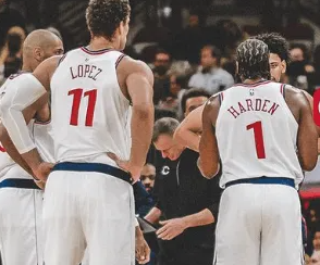NBA常规赛，快船客场对阵奇才的比赛已经结束，最终快船以110-138惨败给公牛