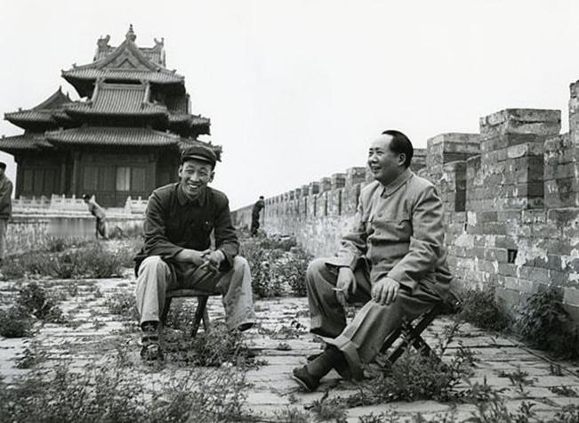 1954年，毛主席3次登上故宫城墙观看展品，可无论大家如何劝说，他都拒绝踏入故宫