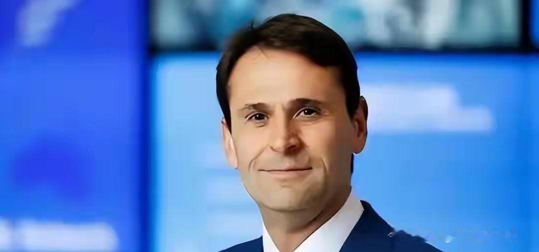 美荷一边联手给中国自研光刻机“扣帽子”，美国媒体喊“技术来源可疑”，荷兰念叨“破