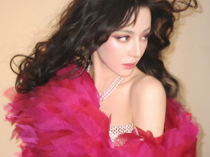 1.蔡徐坤塔思琦13号官宣2.张凌赫全棉时代3.18号官宣3.迪丽热巴可