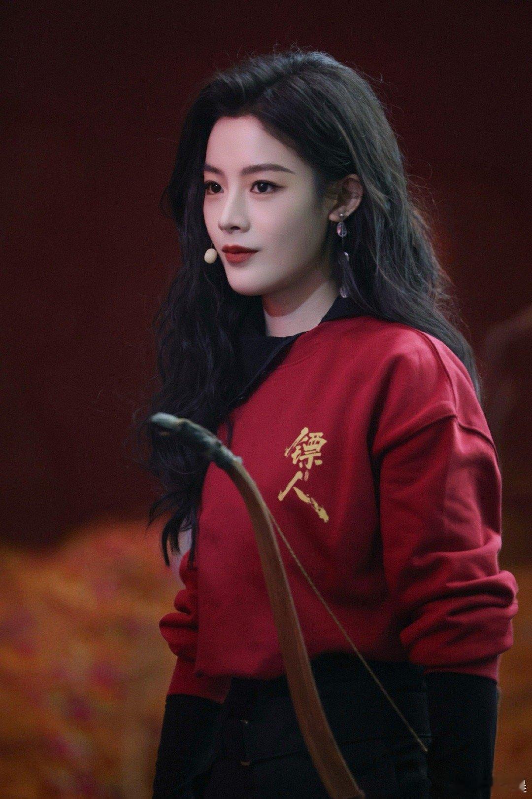 成龙对陈丽君竖大拇指这波认证太有分量！成龙在新春嘉年华主动为陈丽君竖大拇指，前